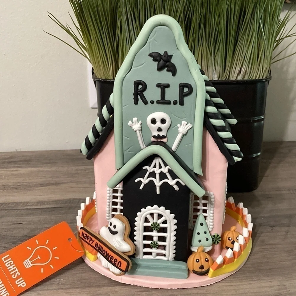 NEW! LIGHT UP COLOR CHANGING RIP GINGERBREAD HALLOWEEN HAUNTED HOUSE